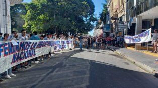Los trabajadores de la tabacalera protestan frente a la Afip