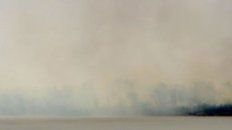Irrespirable. El humo proveniente de los incendios cubrió el río Paraná. Irrespirable. El humo proveniente de los incendios cubrió el río Paraná.