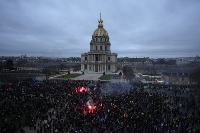 Una multitud protestó en el centro de París contra la reforma.&nbsp;