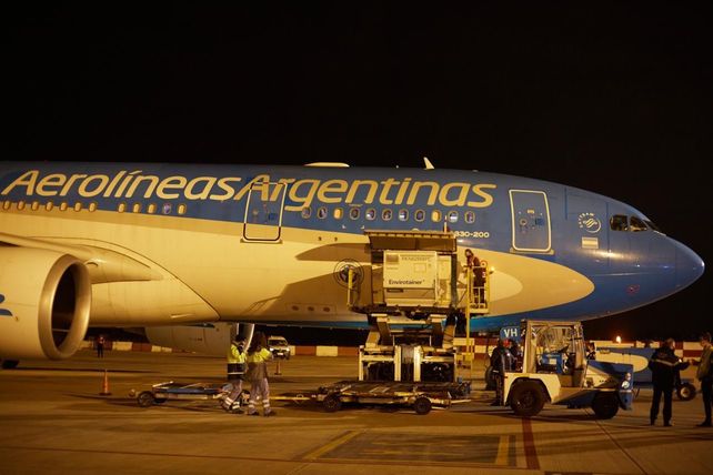 EZEIZA. El vuelo llegado el viernes a la noche con dosis Sinopharm.