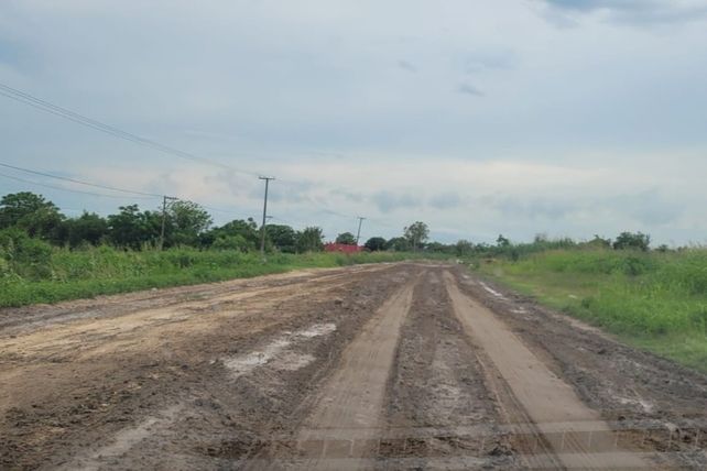 Vecinos de El Chaquito reclaman el arreglo urgente del camino de acceso ante el riesgo de quedar aislados por la creciente. Foto: Gentileza vecinos de Chaco Chico