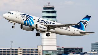 Los restos hallados en el Mediterráneo no eran del avión de Egyptair y crece el misterio