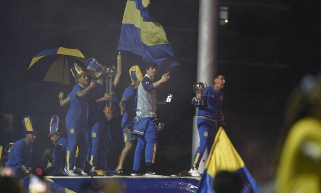 Central campeón. El festejo canalla en el Monumento a la Bandera.