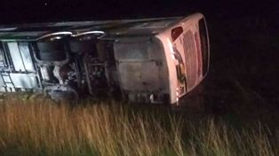 Al menos 30 heridos al volcar un micro en la ruta 2 cerca de Castelli
