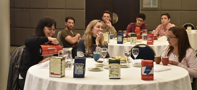 A disfrutar. Los amantes del mate se dieron cita ayer en un hotel céntrico para conocer los secretos de la infusión.