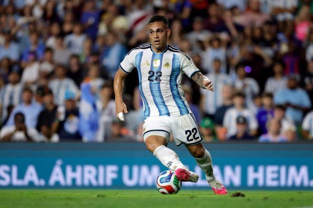 Lautaro fue el acompañante de Messi en los dos primeros partidos del Mundial. Todavía no pudo convertir.