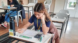 Resolución. La joven Violeta volvió a mostrar su facilidad para la resolución de problemas matemáticos y su pasión por la educación técnica.