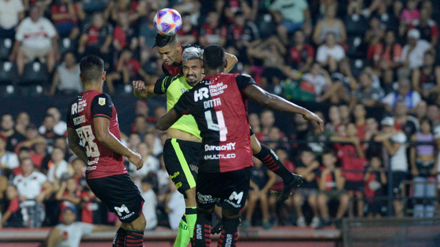 Newells: Mansilla, de las dudas de jugar a un gol clave