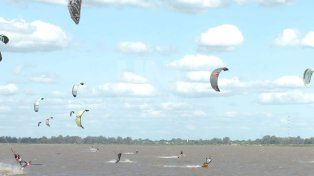 Pasión y riesgo sobre el agua: el kitesurf en la laguna Setúbal