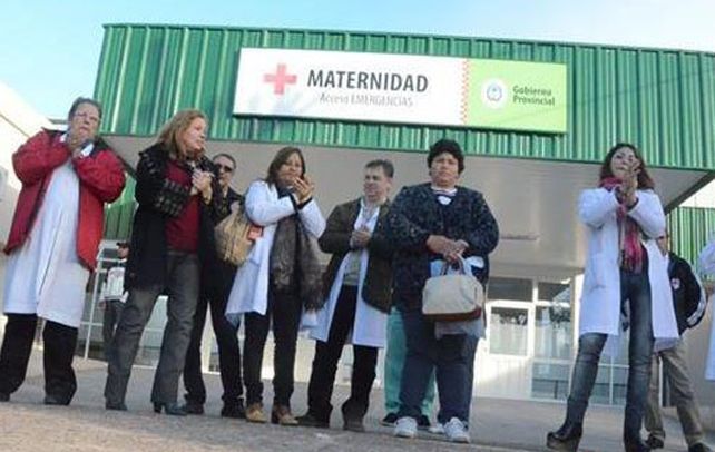 maternidad. El ingreso a la zona de neonatología del hospital correntino donde están las dos niñas.
