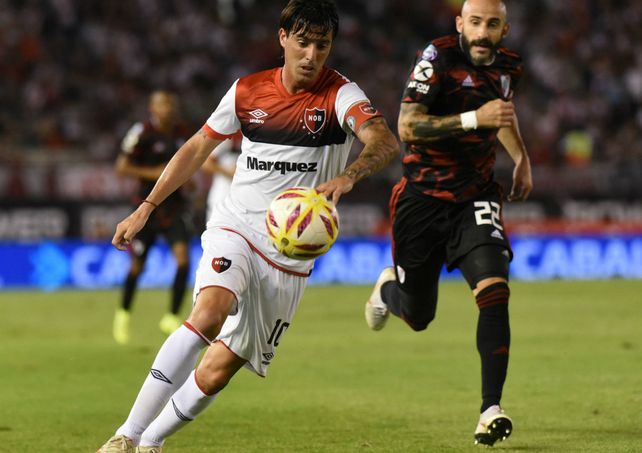 Formica la lleva perseguido por Pinola. Ambos serán titulares esta noche en el Coloso.&nbsp;