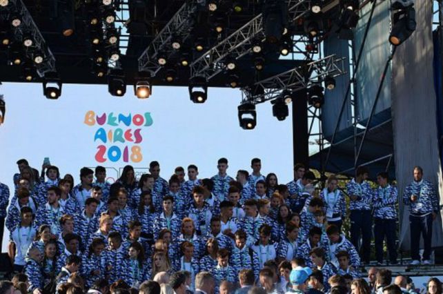 Chicos argentinos. Rodríguez rescata el desempeño deportivo y critica el corte de las becas a los jóvenes.