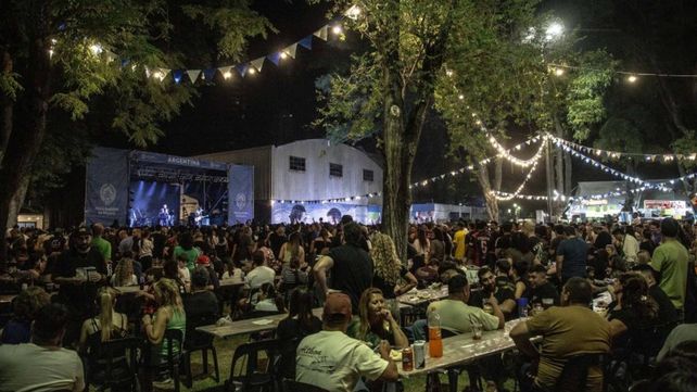 Adiós a la Fiesta de Colectividades: un evento convocante que tuvo que sortear un clima inestable.&nbsp;