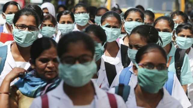 peligro.&nbsp; Estudiantes de enfermer&iacute;a en un hospital de Hyderabad. El sistema de salud es deficitario y no podr&iacute;a enfrentar una epidemia.&nbsp;