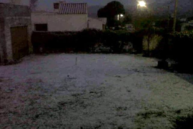 Los primeros copos de nieve tapizan de blanco las Sierras