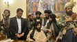 Una imagen emblemática. Talibanes ocupan el despacho del presidente en Kabul el domingo 15 de agosto.&nbsp;