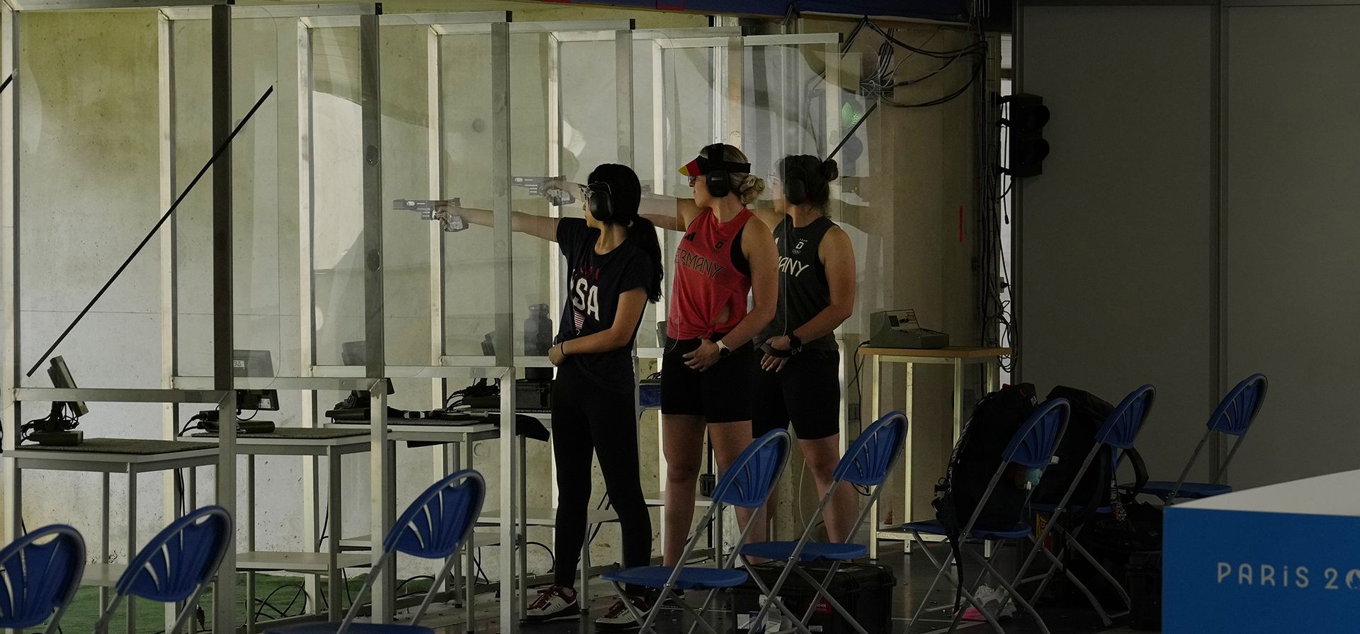 Atletas femeninas practican tiro con pistola a 25 metros antes de su competencia en Chateauroux, Francia, en los Juegos Olímpicos de Verano de 2024, el martes 30 de julio de 2024. (Foto AP/Manish Swarup) Atletas femeninas practican tiro con pistola a 25 metros antes de su competencia en Chateauroux, Francia, en los Juegos Olímpicos de Verano de 2024, el martes 30 de julio de 2024. (Foto AP/Manish Swarup)