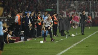 El Gallego Méndez dio indicaciones todo el tiempo pero Newells nunca reaccionó. Mal parado, fue presa fácil de un gran equipo como Estudiantes.
