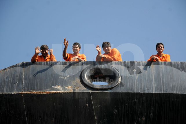 Ante una multitud, el Sampan se despidió y dejó un espacio vacío en el Puerto santafesino