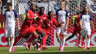 Festeja Canadá. sufre Bosnia. El empate llegó en el tramo final del partido a través de Cyle Larin.
