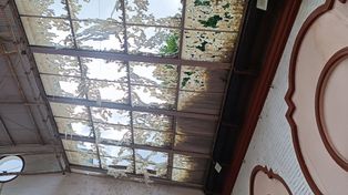 El techo del patio del Colegio San Ramón quedó destruido por la tormenta.