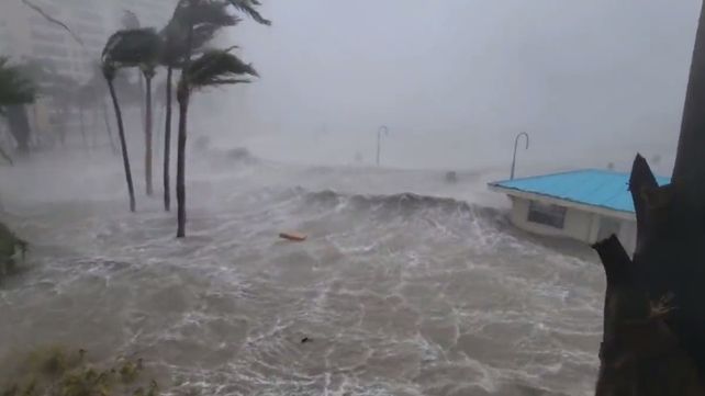 El huracán Ian azota Florida y ya dejó un millón de hogares sin electricidad