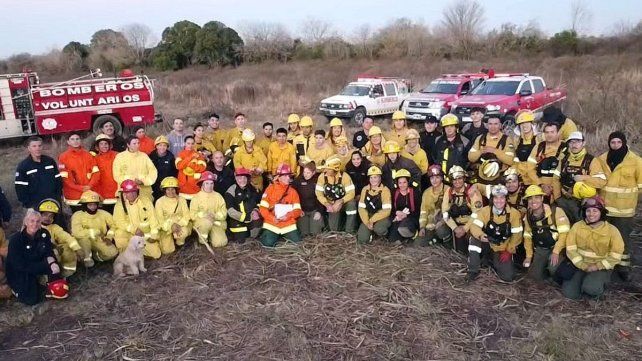 El gobierno de Entre Ríos continúa en la lucha contra los incendios y en este marco más de 100 brigadistas se capacitaron para combatirlos.