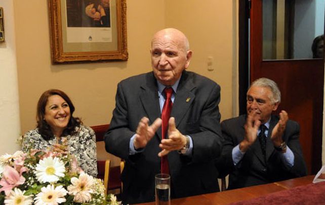 El dirigente de las asociaciones españolas fue declarado Ciudadano Distinguido por la intendenta Fein.