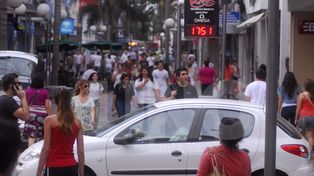 Tarjetas de crédito: multan a locales por el cobro de extras