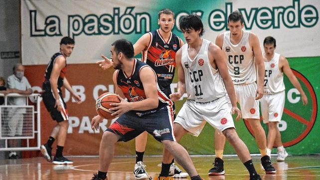 Ciclista se consagró tricampeón del básquet de Paraná.