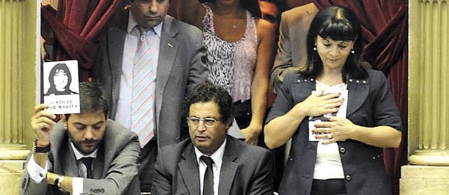 Emblemática. La madre de Marita Verón (der.) en el palco de la Cámara.