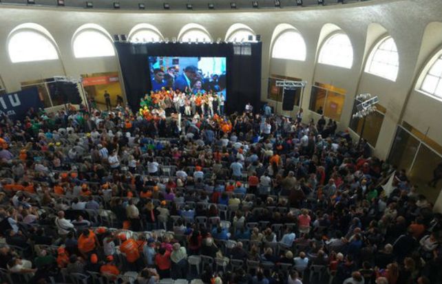 Cientos de simpatizantes participaron del acto en Mar del Plata. (Foto: Twitter)