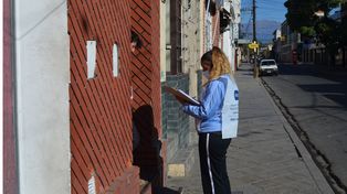 Le tocó censar a la ex mujer de su actual marido y le respondieron con una golpiza