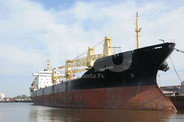 Ante una multitud, el Sampan se despidió y dejó un espacio vacío en el Puerto santafesino