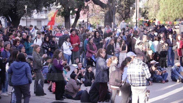 Marcharon en Paraná en defensa de la educación pública