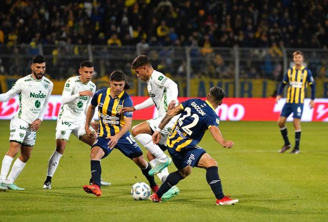 Central, con suplentes, goleó 4 a 2 a Sarmiento en el Gigante