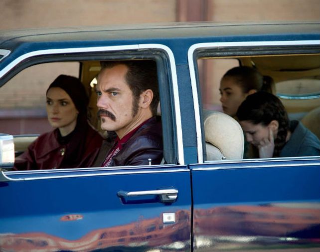 Padre de familia. Michael Shannon y Winona Ryder como Kukinskli y su esposa. La armonía funcionó a pesar del horror que escondía el esposo.