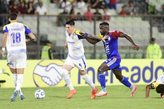 Central va. Franco Ibarra llegó a tres amarillas en la Copa Libertadores y así sería titular el domingo ante Tigre.