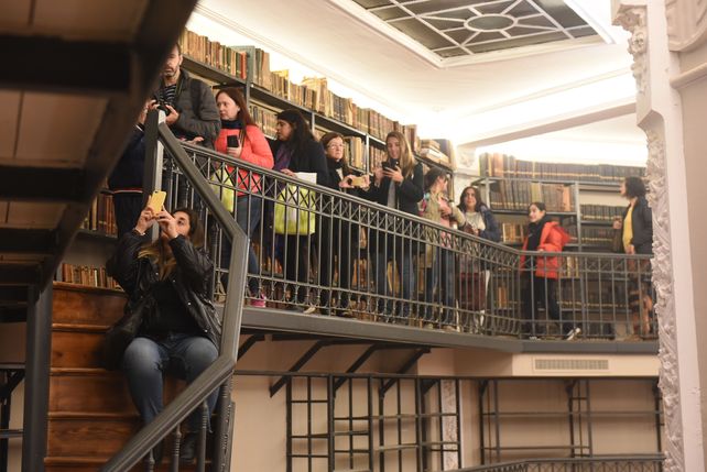 Luces, música y acrobacias en la reinauguración de la Biblioteca Argentina