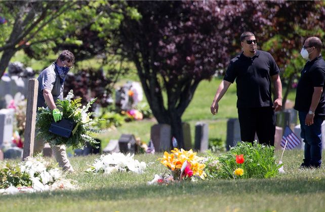 Con 30 millones de casos de coronavirus, algunos vuelven al confinamiento y otros abren las escuelas