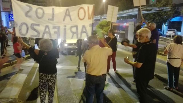 Tarifazos: el reclamo se frenó en Diputados pero se sintió en la calle