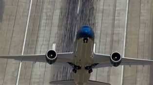 La increíble trepada en vertical del nuevo modelo Boeing 787 Dreamliner