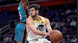 Leandro Bolmaro tuvo acción en el triunfo de Utah Jazz ante Charlotte Hornets