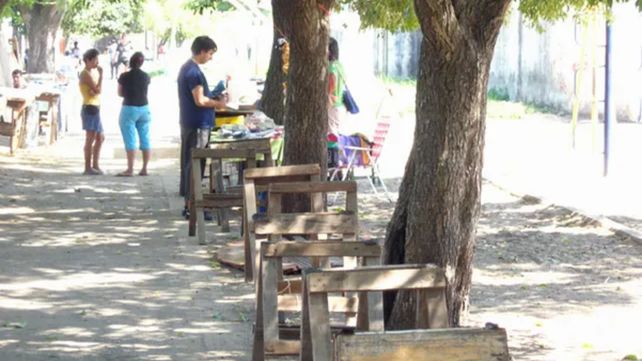 El crimen se produjo en inmediaciones de Salva y Laínez, en medio de la feria que funciona en la plaza Homero Manzi.