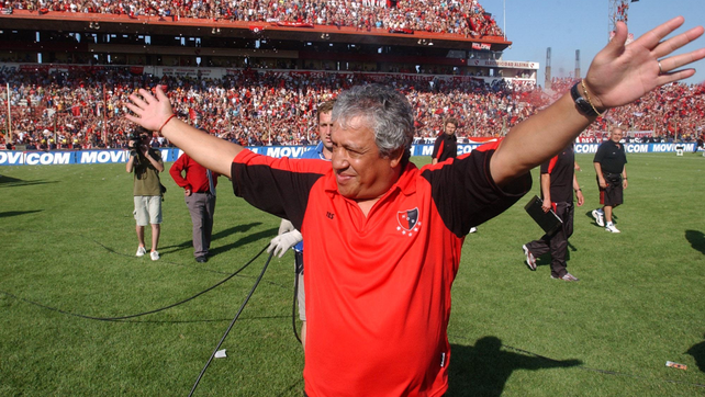 El Tolo Gallego dio la vuelta olímpica con Newell