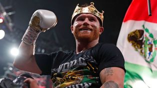 Canelo Álvarez noqueó a Caleb y es rey absoluto de los supermedianos