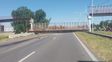 Impactante choque en la Circunvalación de Rosario: un camión derribó un puente peatonal y cortó el tránsito