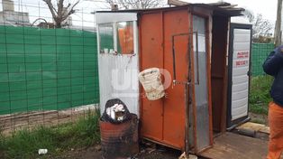 El sereno estaba tomando mate en la garita de vigilancia de un obrador y fue apuñalado por otro hombre durante la madrugada.