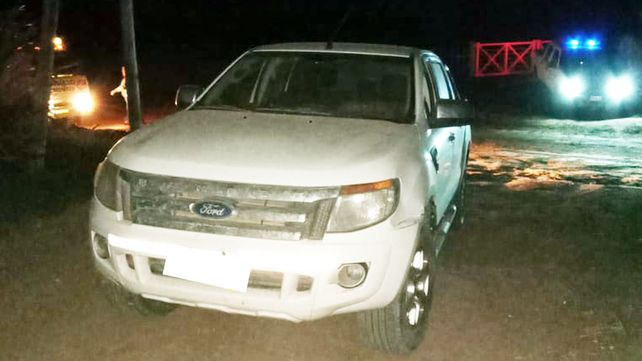 La camioneta fue recuperada en un camino vecinal de la zona