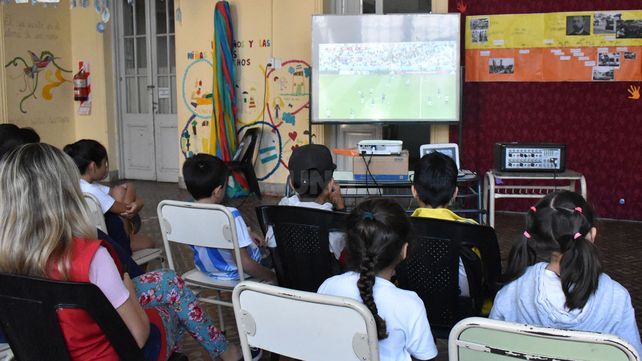 Los chicos pueden ver el partido de la Selección Argentina en las escuelas